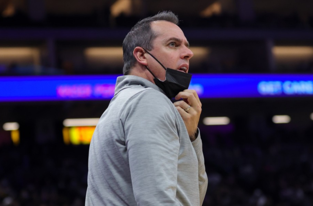 包含阿扎伦卡遭遇十二连败，湖人教练面临压力！的词条