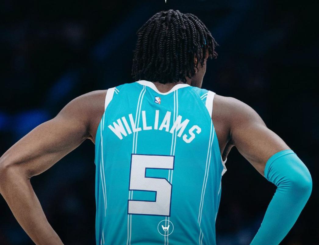 浓眉哥回归赛场，高光表现首场状态亮眼，TL观众沸腾！的简单介绍